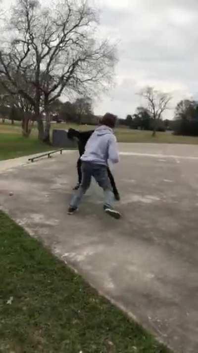 My first fight i got into about 6 months ago.. (gray hoodie) Anyone tryna give me some pointers?