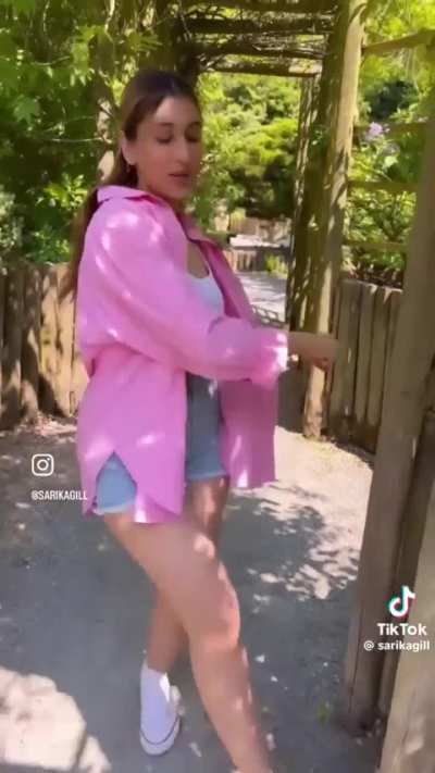 Sarika Gill beautiful punjabi singer