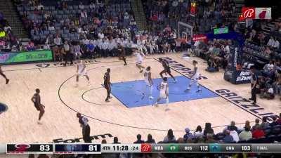 [Highlight] Nikola Jovic throws the perfect lob