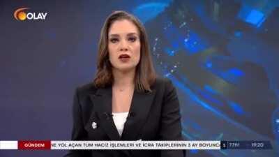 Nevşin Mengü, fosilin tekine haddini bildiriyor