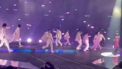 Giant TV fallen down in MIRROR Concert!