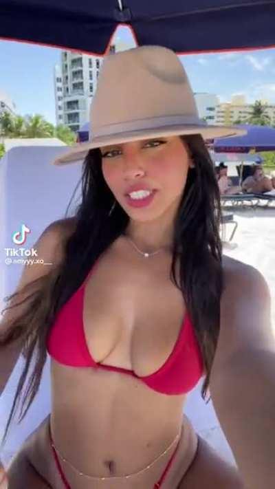 Damn 🥵😍 them titties