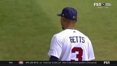 [Highlight] Mookie with a great diving catch to take away a base hit