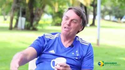 Me chama de corrupto, porra!