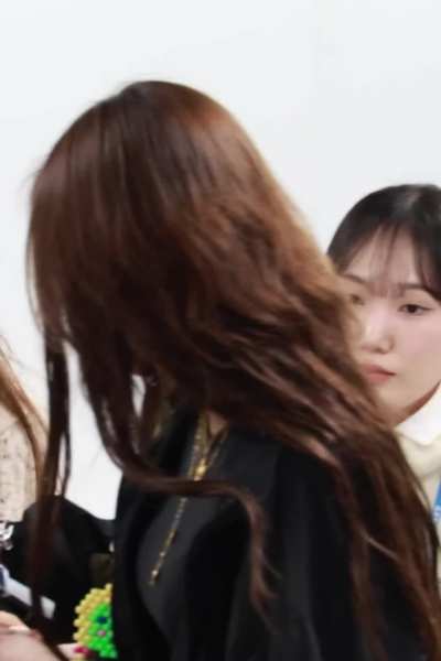 LE SSERAFIM - Yunjin