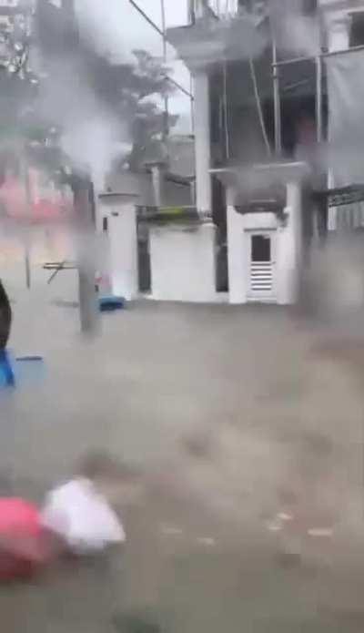 Flooding along King's Road