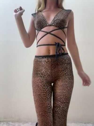 Your goddess is more beautiful every day, her body is more perfect every day, it's time for you to worship her, to please her, of course not physically... because you can't do it, because you're a loser, you know how to please me... so do it. Now. [DOMME]