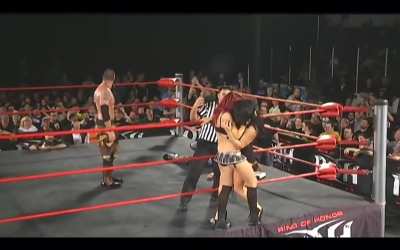 Scarlett Bordeaux & Seleziya Sparx Kiss Distraction 😘💋💕