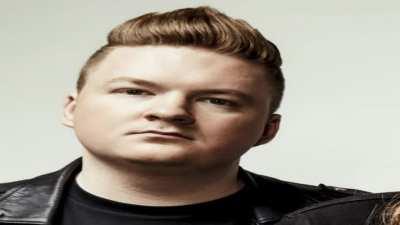 WAG WAG by The River but the lyrics are bleghs.