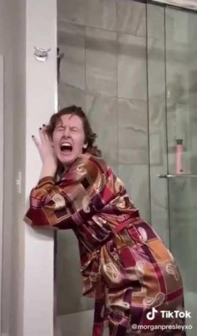 I am wooman I so funny. Hehe funny wooman vagina jokes 🤗