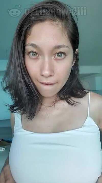 eyes or boobies? 🤪 [oc]