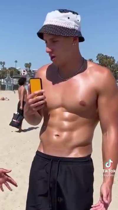 This is how you savagely troll an insecure ego