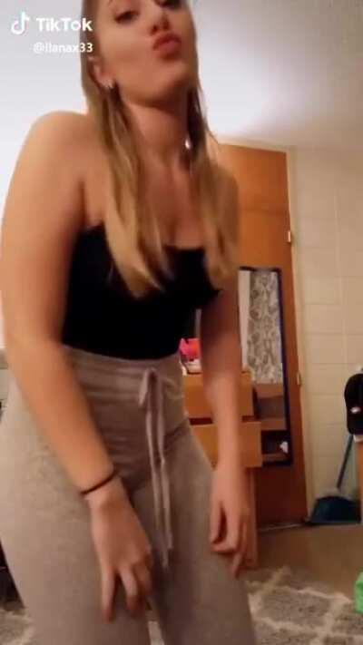 she knows how to flaunt it