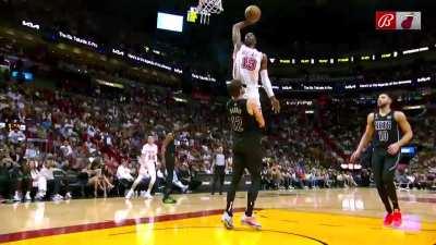 [Highlight] Bam dunks all over Joe Harris