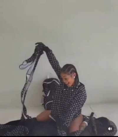 Throw it back coi 🍑