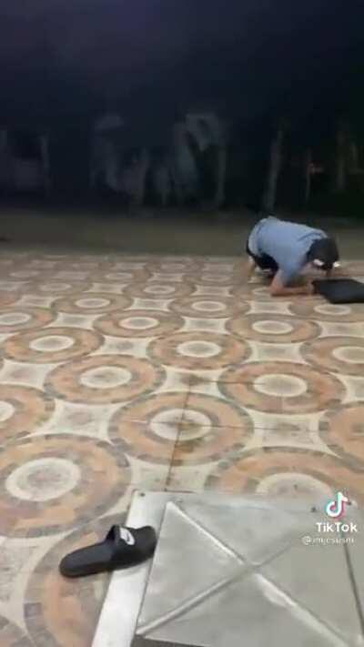 Blindfolded pillow fight