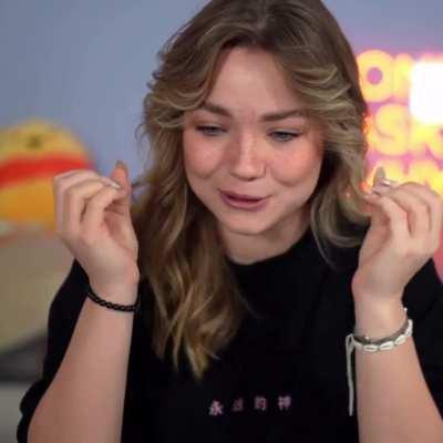 Holy shit das hab ich nicht kommen sehen… aus ihrem Sonntagsvideo vom 08.01.23… lädt btw seit gefühlt 2 Monaten nichts hoch und kündigt jetzt ne Pause an, typisch Julia Beautx