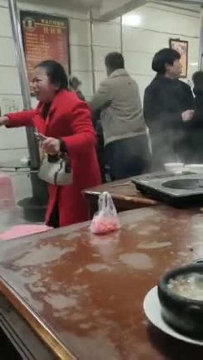 Chaotic fight in a restaurant