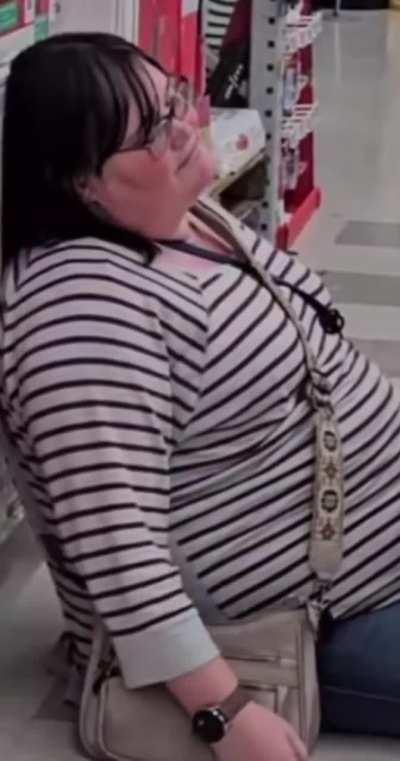 Another “seizure” from the same lady, if you believe these are real then you probably fake illnesses, too. I even zoomed into her face to highlight her facial expressions, c’mon now - y’all can’t be buying into this!!