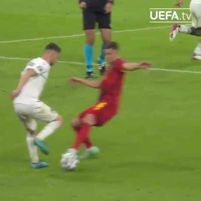 Jorginho great skill vs Belgium (smoothest dragback ever)
