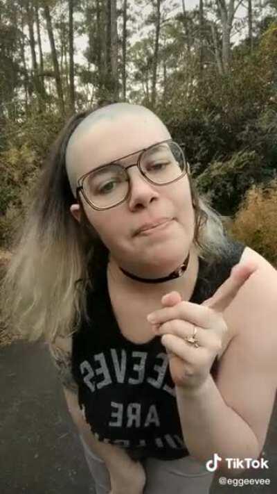 🚨🚨🚨🚨🚨🚨🚨🚨 quirky cool gal alert 🚨🚨🚨 🚨🚨