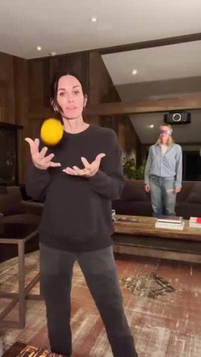 Courteney Cox’s Instagram is a gift that keeps on giving❤️