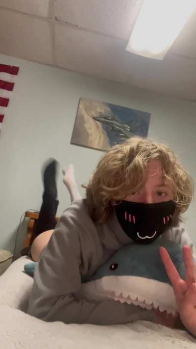 Kicking my legs because I’m silly :3