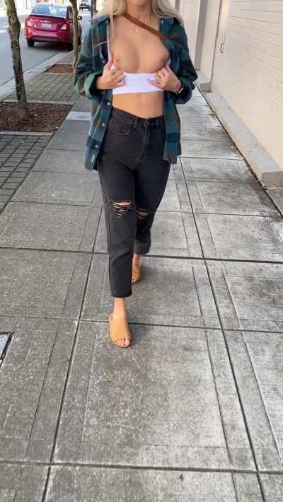 The walk to the sports bar!! [GIF]