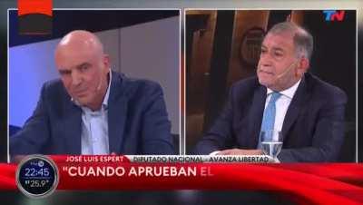 Jose Luis Espert le explica al senador de JxC, Luis Juez, que es lo que va a votar en el acuerdo con el FMI