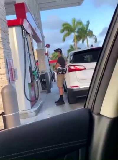 Anti-Masker heckeling a guy wearing a mask