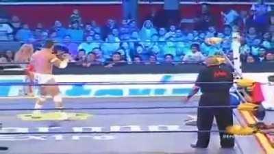 Intergender low blow at CMLL