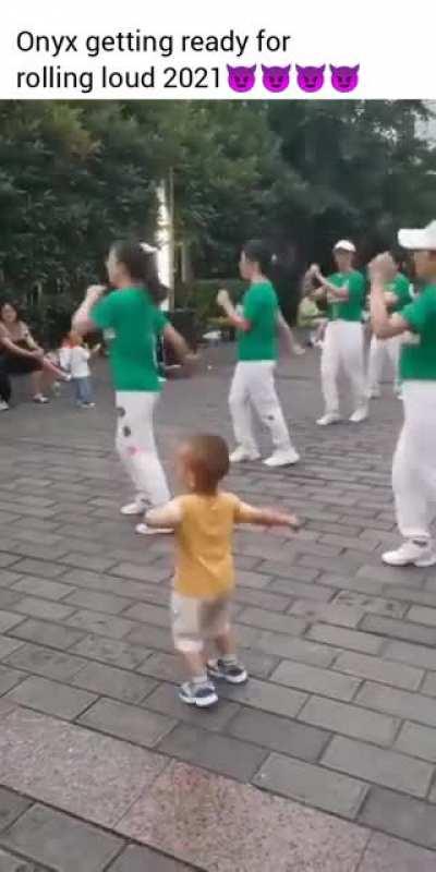 Onyx getting ready to jump out da house😈😈😈