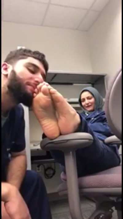 Arab Hijab Feet sniffing video