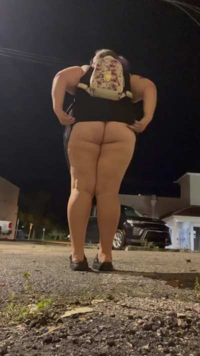 No panties under this dress 🤭