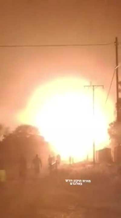 Massive explosion of a Venezuelan gas pipeline, last night.