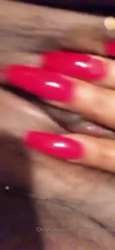 Ghettobarbie pussy rubbing