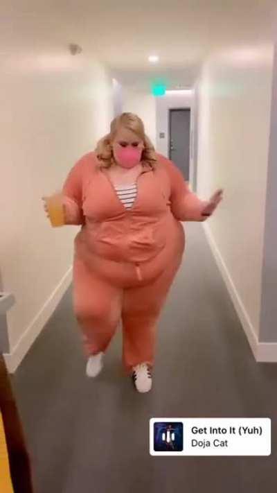 Roxxie letting her huge belly hang freely