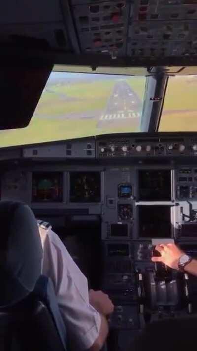 A320 student pilot last second go-around, can someone explain what went wrong?