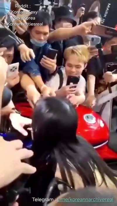 Korean Model Licking Fingers at Taiwan Adult Expo