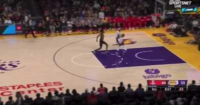 [Highlight] Bazemore gets his layup blocked by the rim