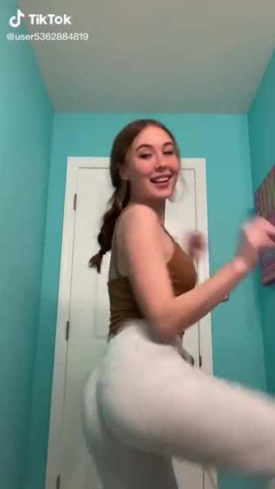 Nice mommy titties and a tight ass😩