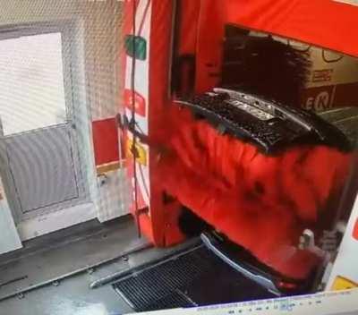 WCGW popping the boot during a car wash