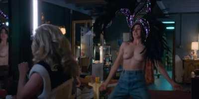 Alison Brie showing off her incredible breasts!