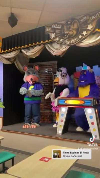 5 foos at freddy’s