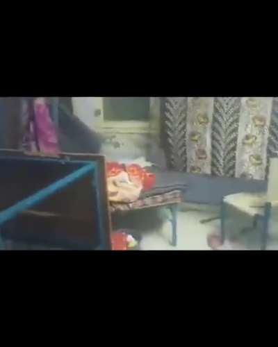 Darwaza kholiye, UP waale aaye hai