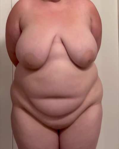 Bouncing after lots of pizza, cake, and soda🤤