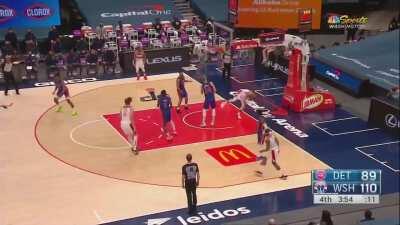 [Highlight] Westbrook dunks the lob from Advija