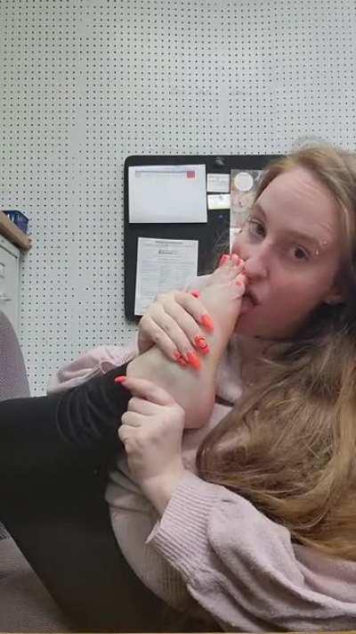 Doing live chats now 😍