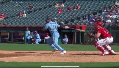 [Highlight] Breyvic Valera steps towards breaking balls in the batter's box