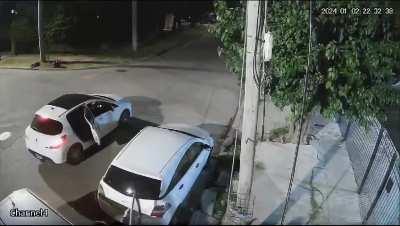 Villa Luzuriaga: Delincuentes se robaron un auto con un bebé en el asiento trasero y lo bajaron durante la huida